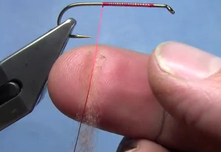 Learn to apply dubbing correctly in this fly tying video.